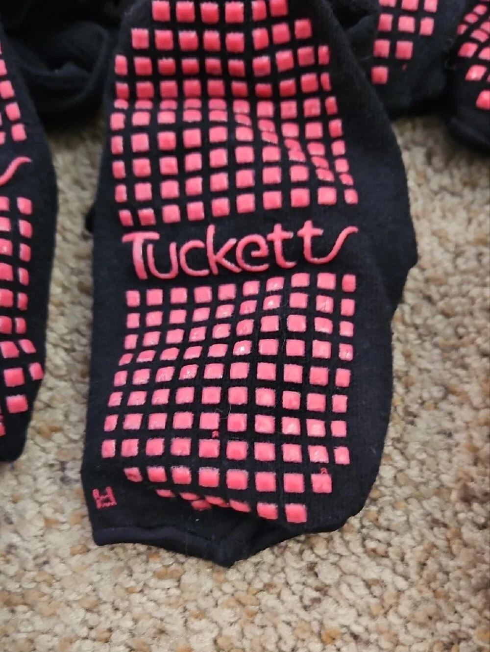 9 Pairs Tucketts Non-Slip Yoga Socks in Black & Pink